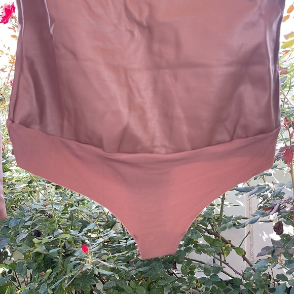 SKIMS - Faux Leather smock Neck Bodysuit - Jasper XL - Picture 5 of 16